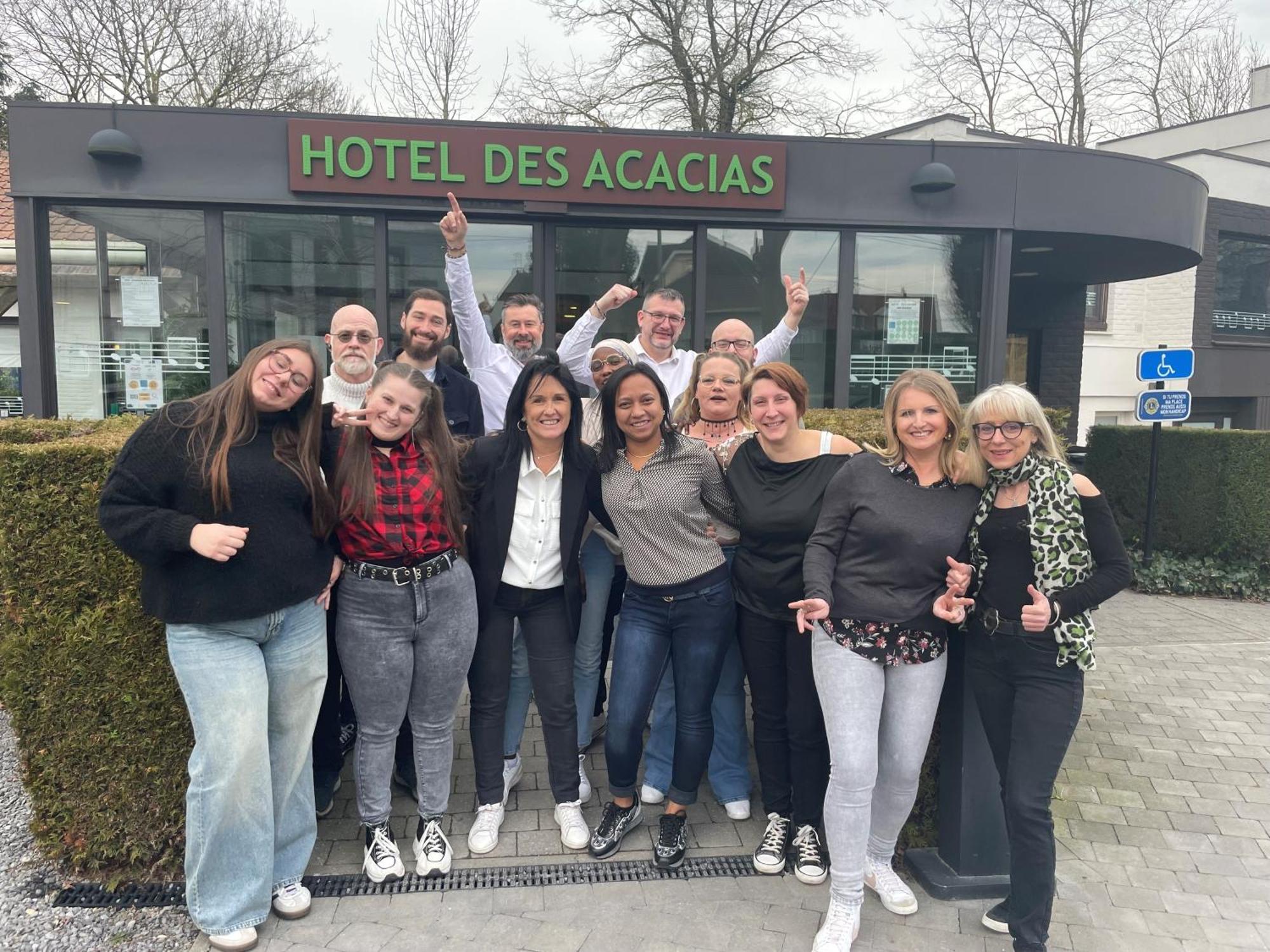 Logis Hotel Restaurant Des Acacias Lille Neuville En Ferrain Neuville-en-Ferrain Exterior foto